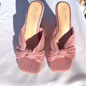 Badgley Mischka Hype Heels Sz 7.5 Jewel  Pink Pleated Wedge Slide Sandals Shoes